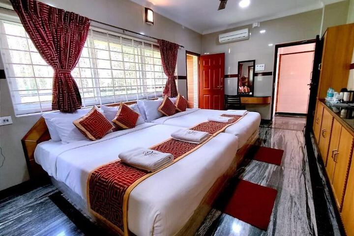 Hotel Gvs Residency