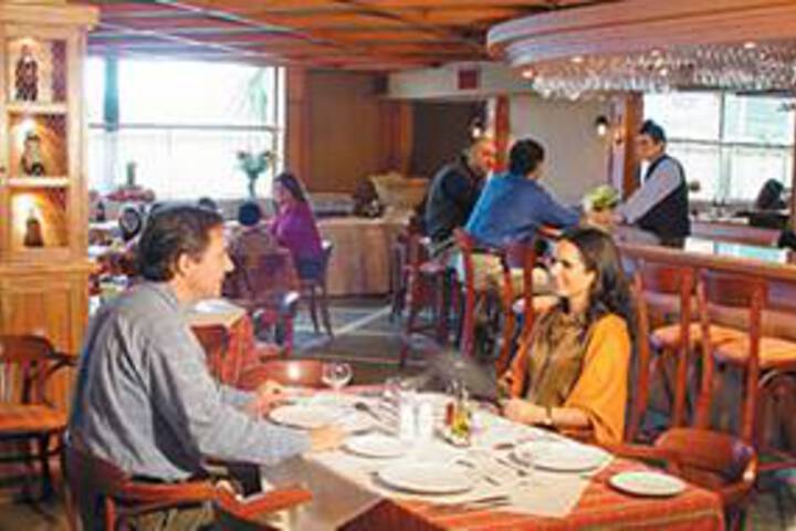 Dining 39 of 43