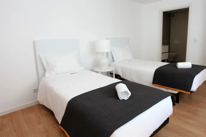 Room 2 of 20