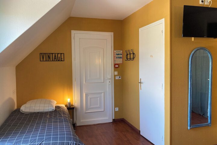 Room 7 of 64