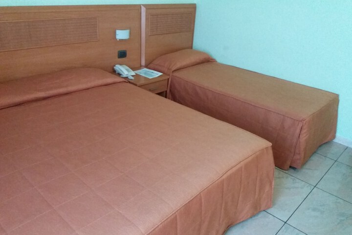 Room 6 of 31