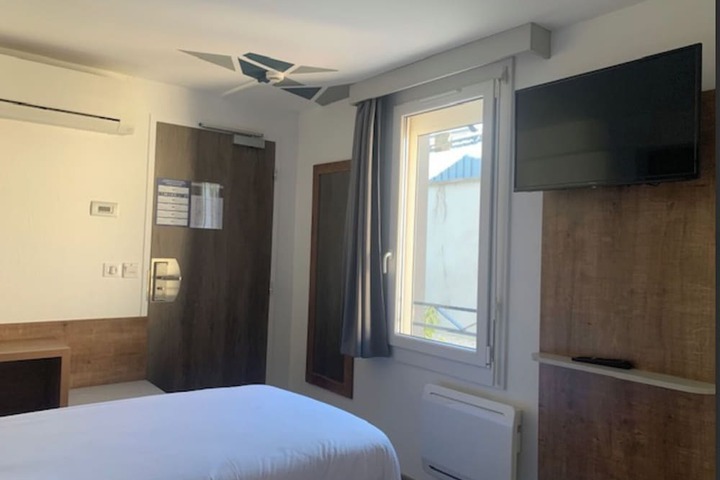 Room 8 of 49