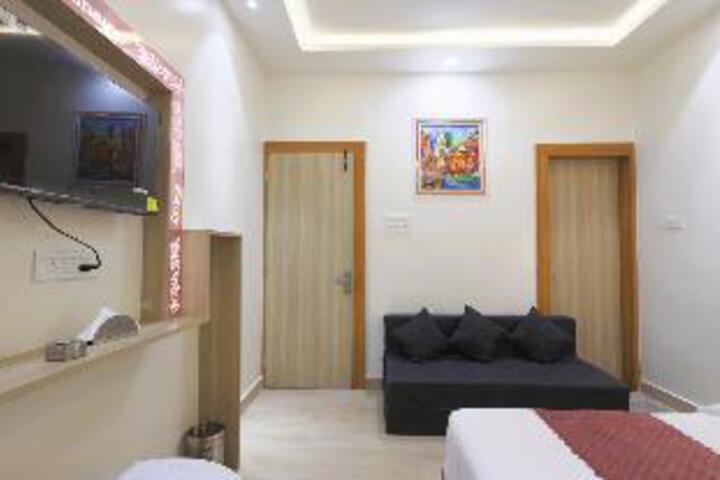 Room 7 of 19