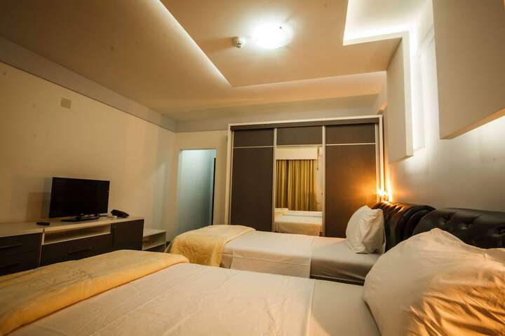 Room 12 of 32