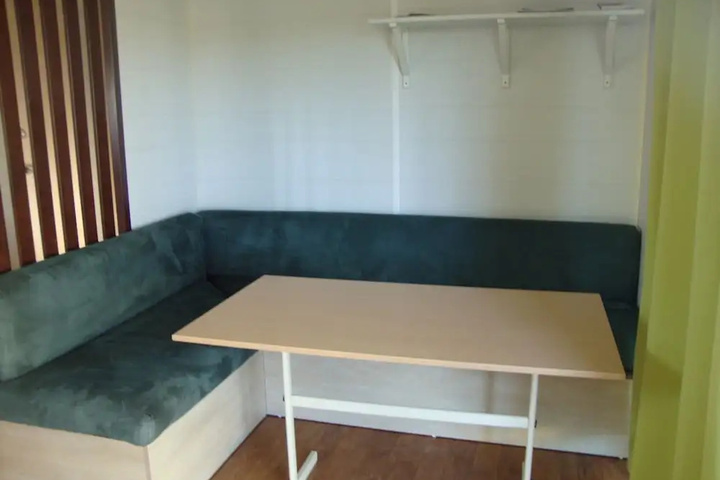 Room 9 of 12
