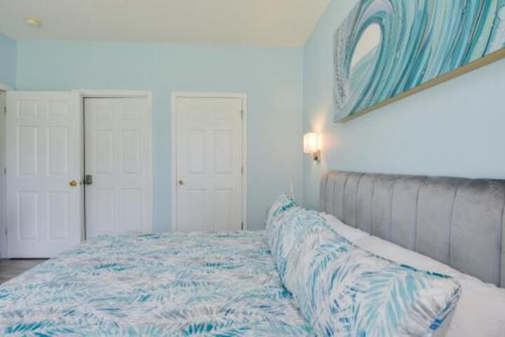 Exterior of Barefoot Landing Retreat W / Resort Amenities