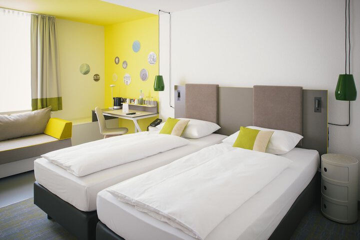 Room 5 of 80