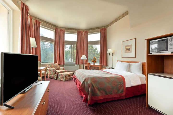 Room 8 of 16