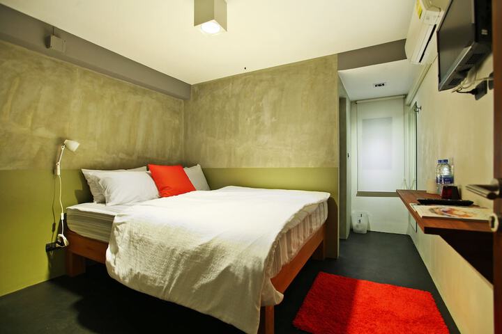 Room 9 of 23