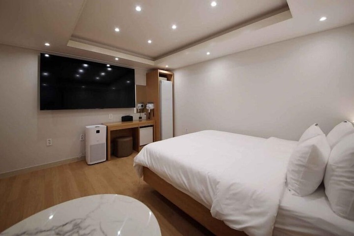 Room 8 of 53