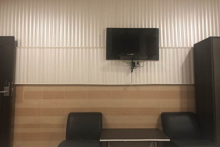 Room 8 of 16