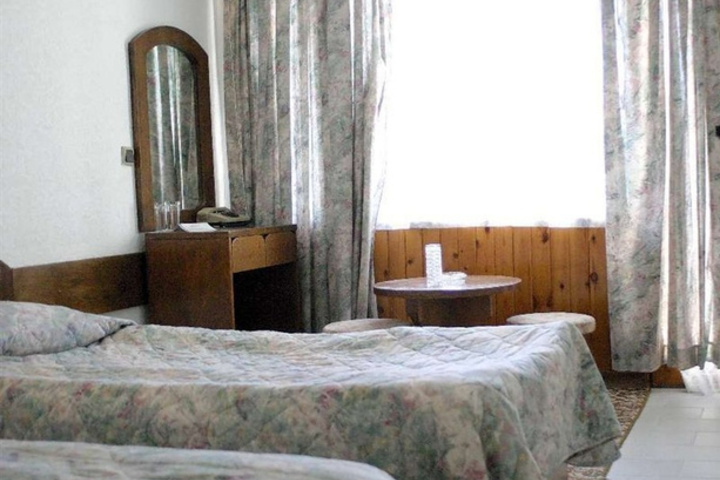 Room 2 of 7