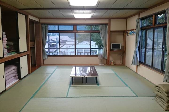 Room 9 of 31