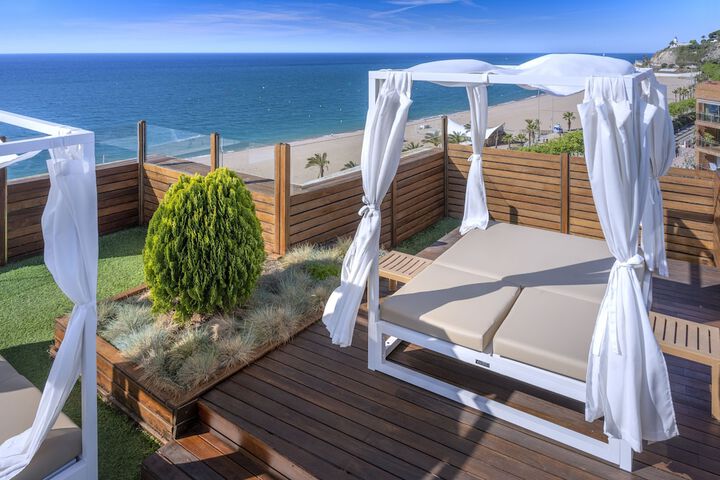 Sundeck 52 of 69