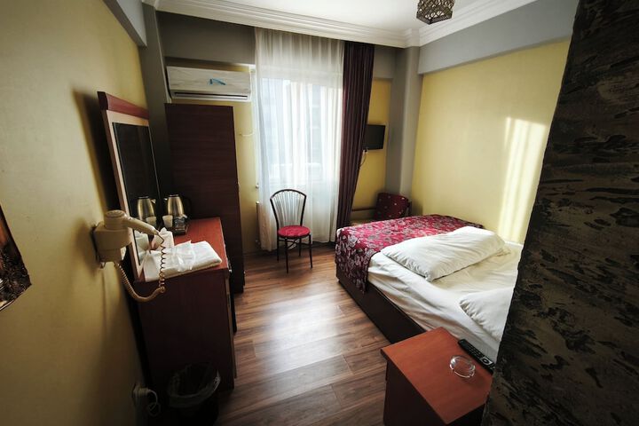 Room 2 of 6