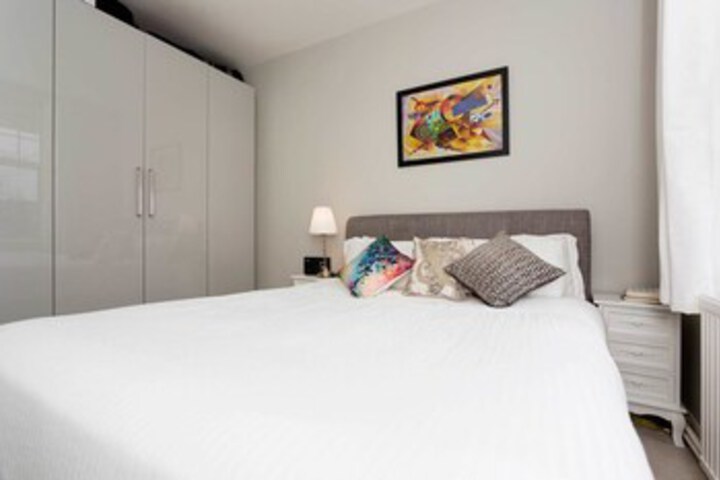 Room 9 of 11