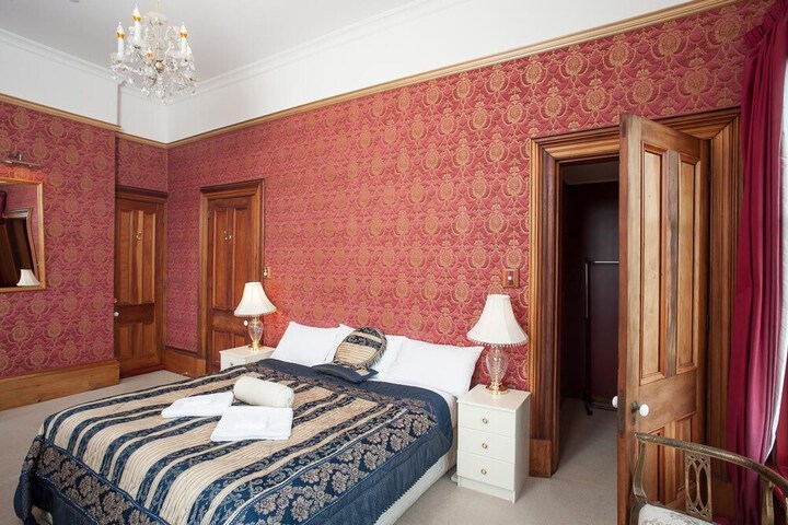 Room 6 of 39