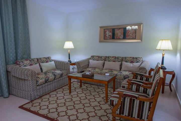 Room 4 of 9