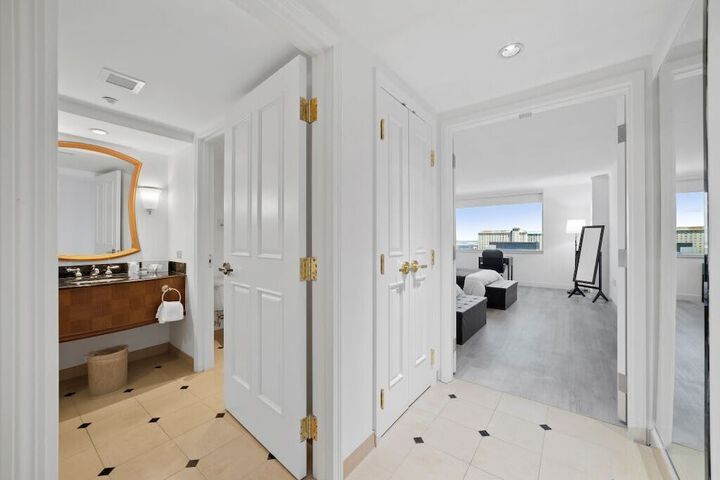Room 23 of 40