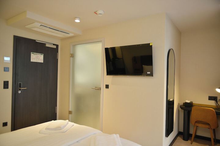 Room 9 of 52