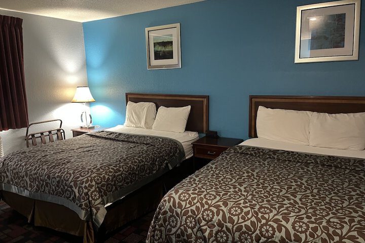 2 Queen Beds (17 of 17)