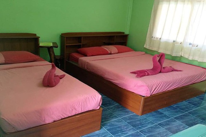 Room 13 of 128