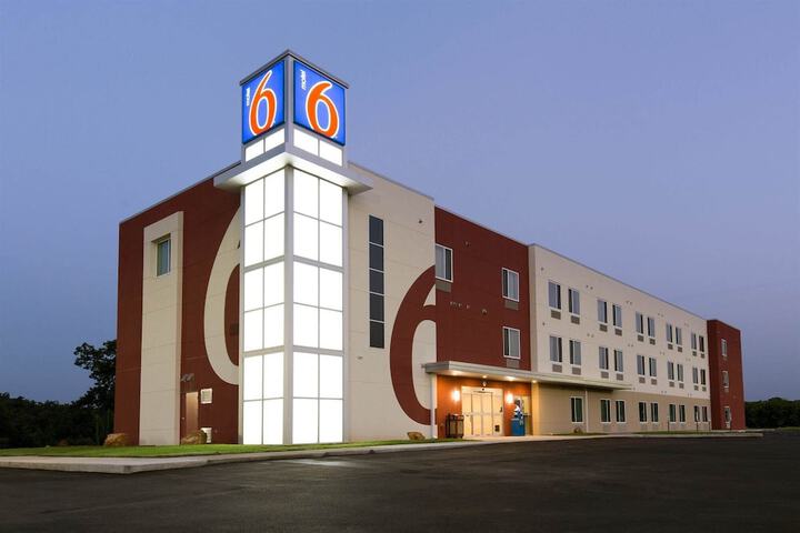 Motel 6 Poplar Bluff MO in Poplar Bluff, MO