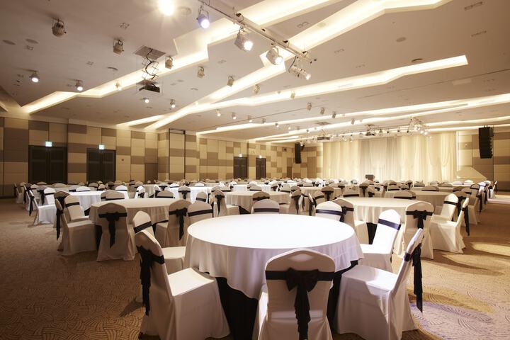 Ballroom/Hall 17 of 20