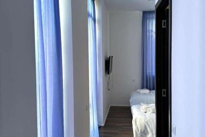 Room 2 of 87