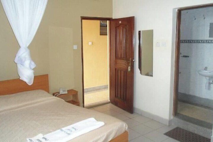 Room 14 of 48