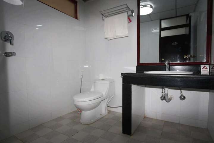 Room 5 of 10
