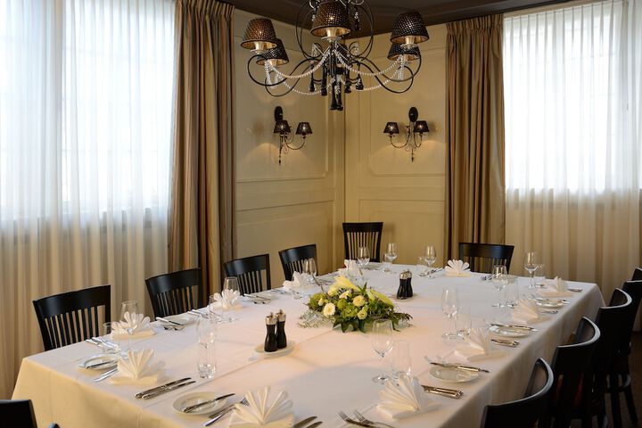 Dining 40 of 55