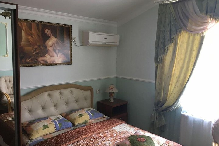 Room 4 of 28