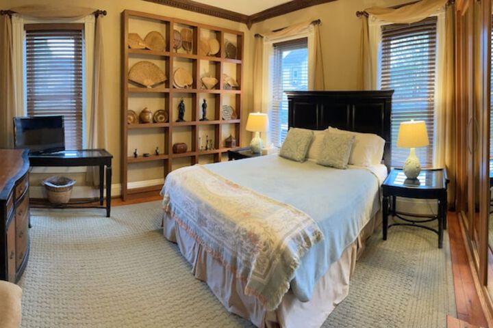 Room 17 of 176