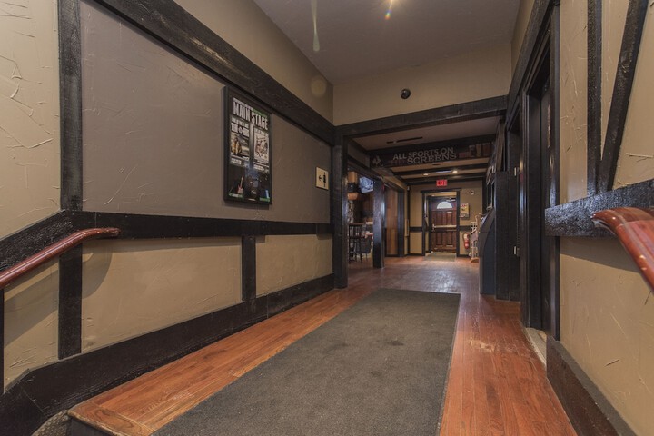 Ballroom/Hall 22 of 34