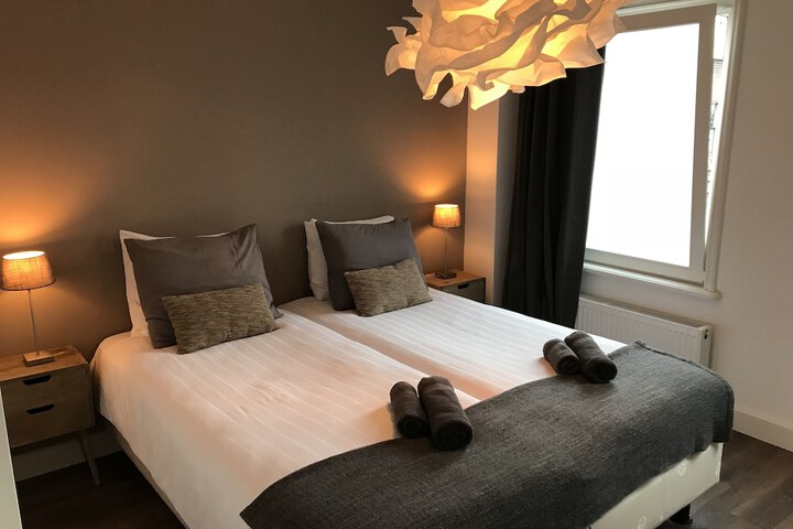Room 2 of 38