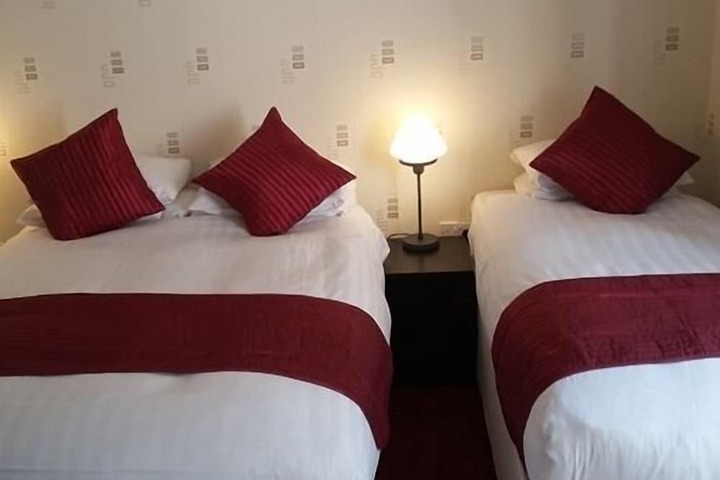 Room 9 of 42