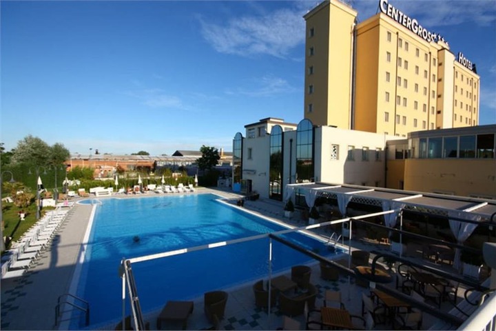 Hotel with Pool