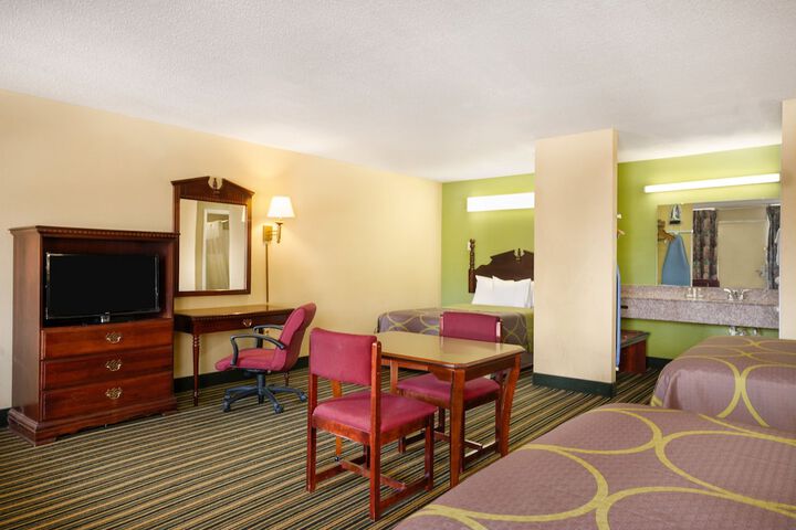 Room 6 of 9