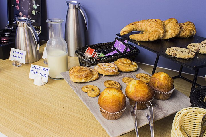 Breakfast/Coffee Service 29 of 38