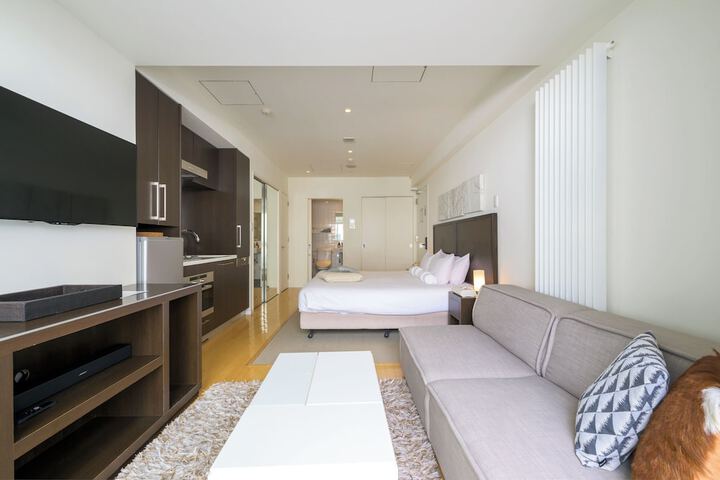 Room 43 of 237
