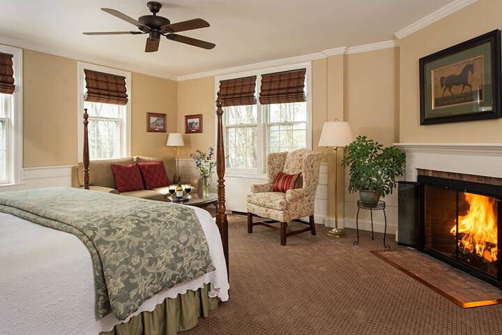 Room 25 of 144