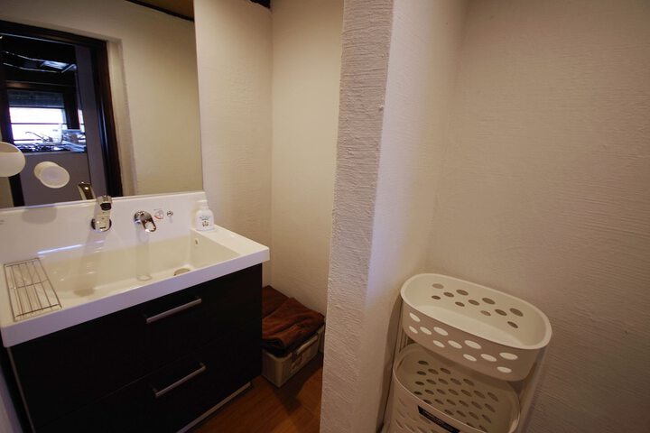 Room 10 of 12