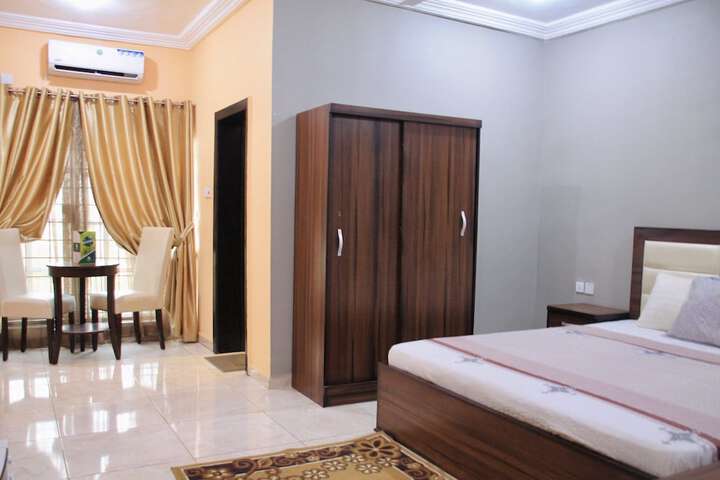 Room 10 of 41