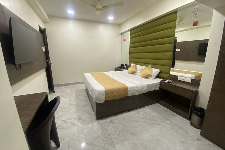 Room 6 of 15
