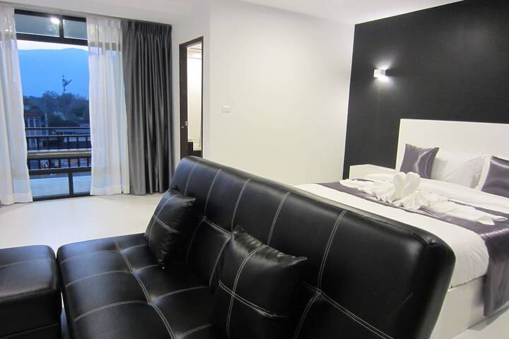 Room 6 of 63