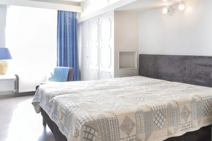 Room 2 of 11