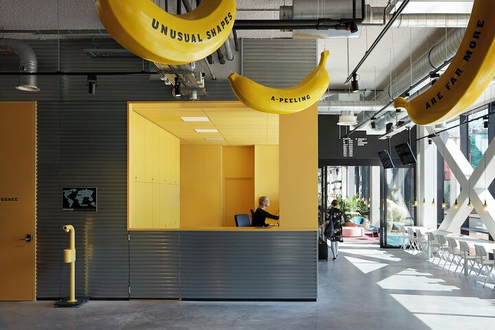 Concierge desk