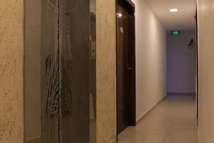 Ballroom/Hall 42 of 44