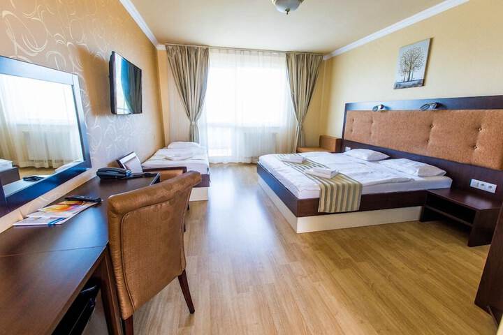 Room 12 of 83